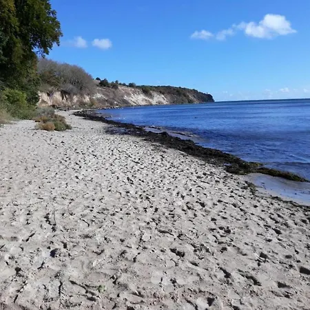 Steps From The Sea 別荘